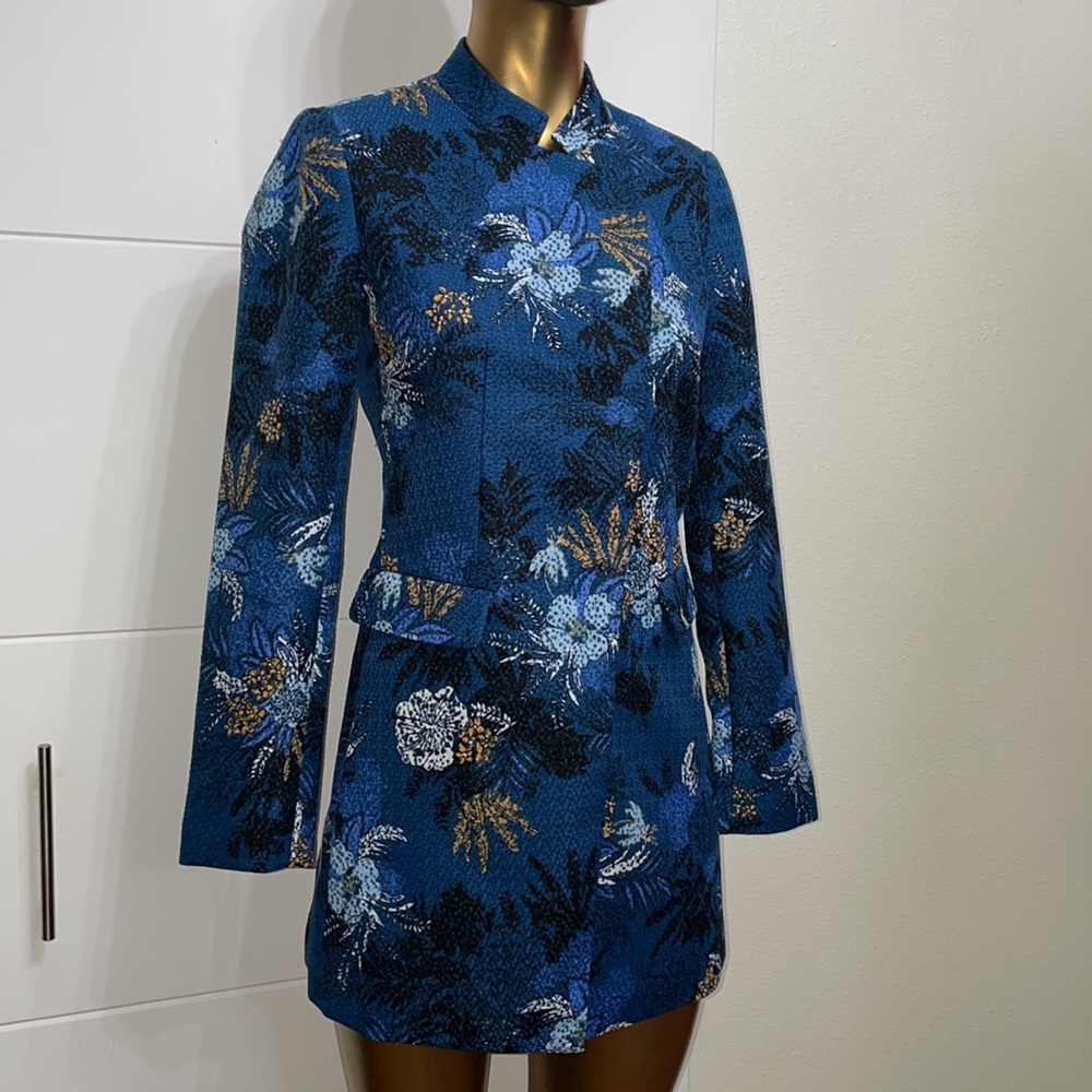 Gorgeous elegant light coat 🧥😍💙